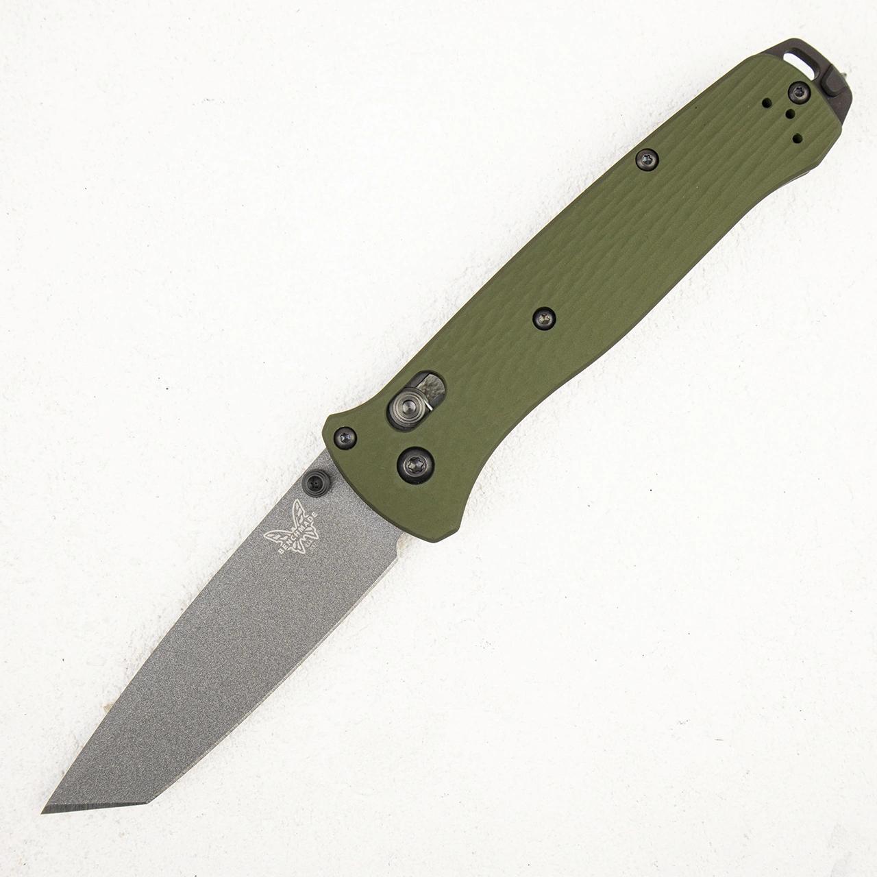 Benchmade Bailout · 537GY-1. Сталь: CPM-M4. Серый Cerakote на клинке. Зелёная алюминиевая рукоять анодирована — это другая обработка и другая деталь того же ножа.