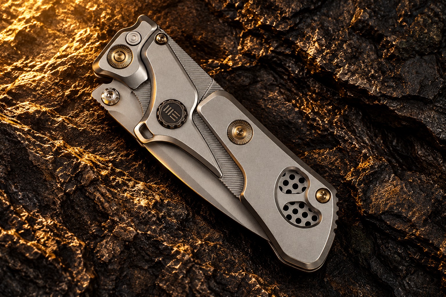 WE Knife NexoMorph WE24037B-2 в сложенном состоянии