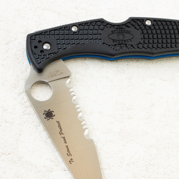 Нож Spyderco Endura 4 Thin Blue Line, VG-10, FRN Black, C10FPSBKBL