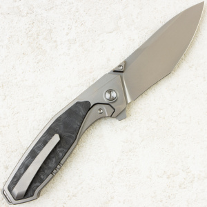 Нож Remette Kingfisher, M390, Titanium/Carbon Gray Handle, RTKF4 Нож Remette Kingfisher, M390, Titanium/Carbon Gray Handle, RTKF4