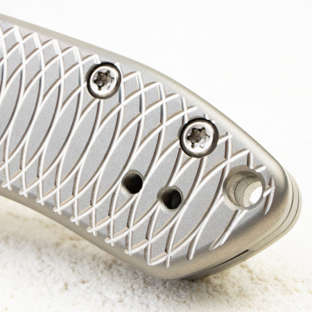 Нож WE Knife Button Lock Kitefin, CPM 20CV, Ripple Patterned Gray Titanium Handle Нож WE Knife Button Lock Kitefin, CPM 20CV, Ripple Patterned Gray Titanium Handle - купить в интернет-магазине Blademan