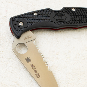 Нож Spyderco Endura 4 Thin Red Line, VG-10, FRN Black, C10FPSBKRD Нож Spyderco Endura 4 Thin Red Line, VG-10, FRN Black, C10FPSBKRD