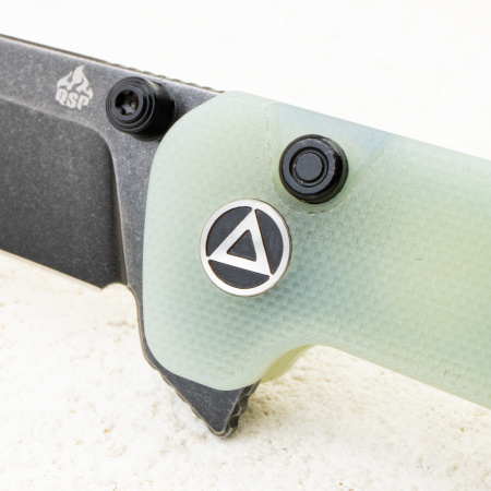 Нож QSP Penguin Button Lock, 14C28N, G10 Jade, QS130BL-B2