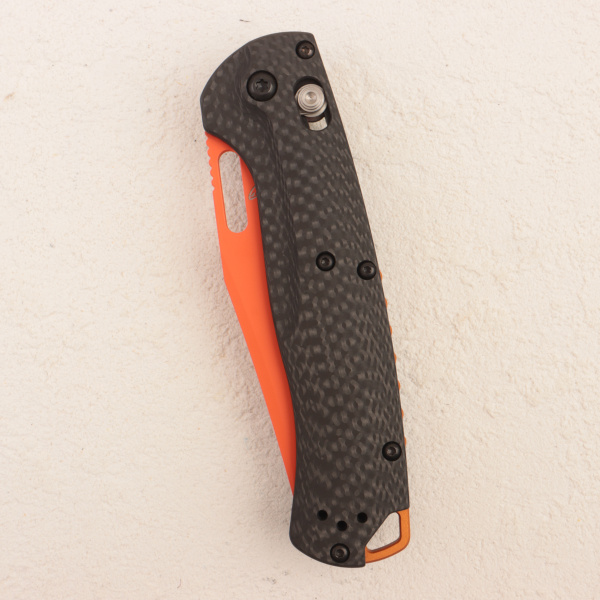 Нож Benchmade Taggedout, MagnaCut, Black Carbon Fiber Handle, 15535OR-01