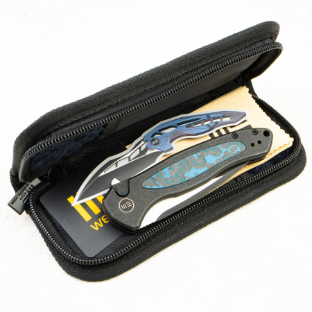 Нож WE Knife Button Lock Kitefin, CPM 20CV, Carbon Fiber / Black Titanium Handle - купить в интернет-магазине Blademan