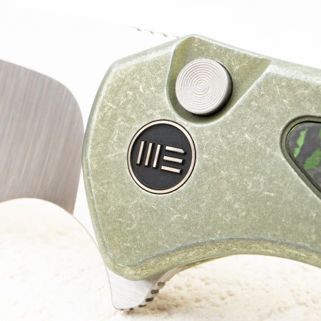 Нож WE Knife Button Lock Kitefin, CPM 20CV, Carbon Fiber / Green Titanium Handle - купить в интернет-магазине Blademan