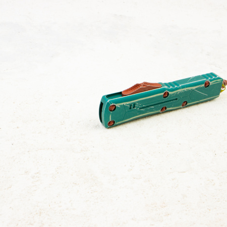 Нож Microtech UTX-85 Bounty Hunter Tanto, Apocalyptic, M390, Aluminum Blue, 233-10 BH, (Signature Series) Нож Microtech UTX-85 Bounty Hunter Tanto, Apocalyptic, M390, Aluminum Blue, 233-10 BH, (Signature Series)