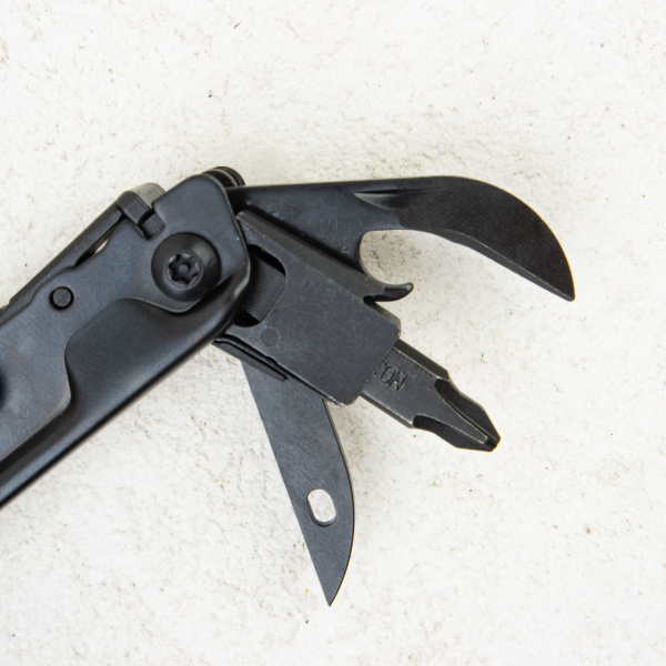 Мультитул Leatherman Signal Black 832586 - купить в интернет-магазине Blademan