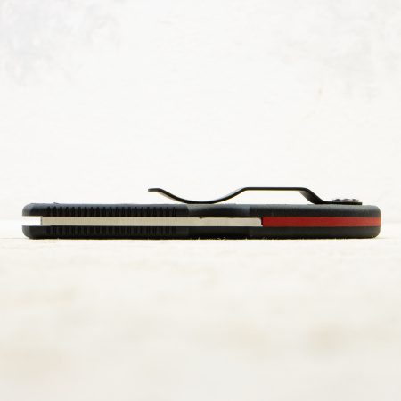 Нож Spyderco Delica 4 Thin Red Line, VG-10, FRN Black, C11FPSBKRD Нож Spyderco Delica 4 Thin Red Line, VG-10, FRN Black, C11FPSBKRD