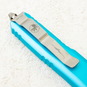 Нож Microtech UTX-85 Hellhound, Stonewash, M390, Aluminum Blue, 719-10 TQS, (Signature Series) Нож Microtech UTX-85 Hellhound, Stonewash, M390, Aluminum Blue, 719-10 TQS, (Signature Series)