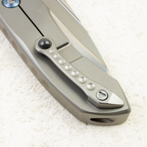 Нож Microtech Anax, M390, Titanium/Carbon Fiber Black Inlay, 190C-4 Нож Microtech Anax, M390, Titanium/Carbon Fiber Black Inlay, 190C-4