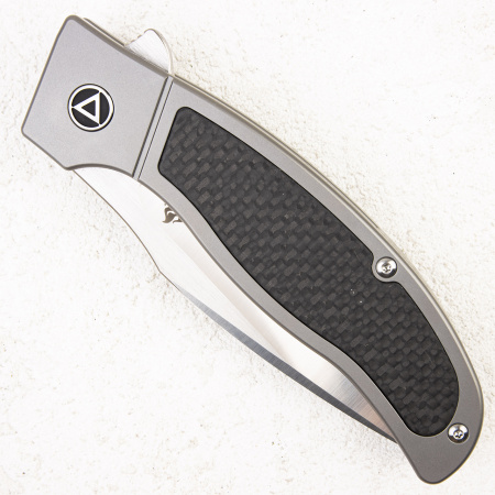 Нож QSP Legatus, M390, Titanium/Carbon Нож QSP Legatus, M390, Titanium/Carbon - купить в интернет-магазине Blademan