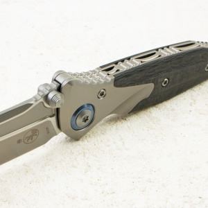 Нож Microtech Socom Bravo Mini, Bead Blasted, M390, Titanium/Carbon Black Handle, 260M-7 Нож Microtech Socom Bravo Mini, Bead Blasted, M390, Titanium/Carbon Black Handle, 260M-7