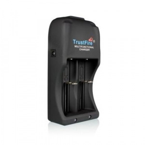Зарядное устройство TrustFire TR-006 Зарядное устройство TrustFire TR-006 - купить в интернет-магазине Blademan