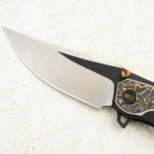 Нож WE Knife Quinseris, Satin M390, Titanium Black with Carbon Copper Inlay Handle, WE23093-1 Нож WE Knife Quinseris, Satin M390, Titanium Black with Carbon Copper Inlay Handle, WE23093-1