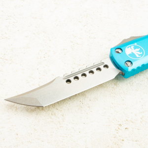 Нож Microtech UTX-85 Hellhound, Stonewash, M390, Aluminum Blue, 719-10 TQS, (Signature Series) Нож Microtech UTX-85 Hellhound, Stonewash, M390, Aluminum Blue, 719-10 TQS, (Signature Series)