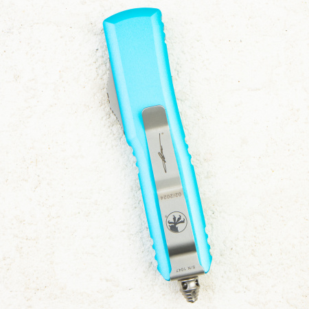 Нож Microtech UTX-85 Hellhound, Stonewash, M390, Aluminum Blue, 719-10 TQS, (Signature Series) Нож Microtech UTX-85 Hellhound, Stonewash, M390, Aluminum Blue, 719-10 TQS, (Signature Series)