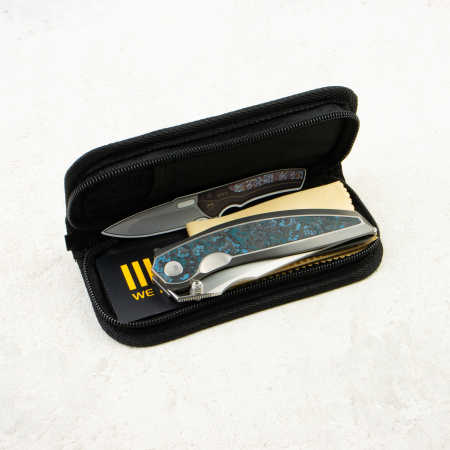 Нож WE Knife Quinseris, Rubbed Satin M390, Titanium Gray with Arctic Storm Fat Carbon Inlay Handle, WE23093-4 Нож WE Knife Quinseris, Rubbed Satin M390, Titanium Gray with Arctic Storm Fat Carbon Inlay Handle, WE23093-4