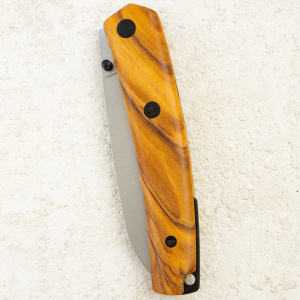 Нож Petrified Fish Patte V2, Stonewashed, 14C28N, Olive Wood Handle, PF719OWOW Нож Petrified Fish Patte V2, Stonewashed, 14C28N, Olive Wood Handle, PF719OWOW