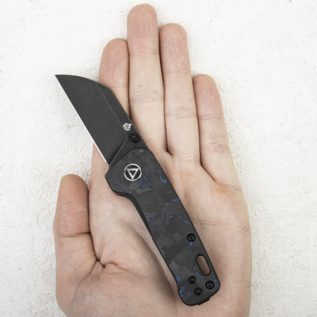 Нож QSP Penguin MINI, 14C28N Black, Shredded Carbon Fiber Blue