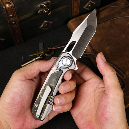 Нож Remette Saker Falcon, CPM S45VN, Titanium/Carbon Black/Yellow Handle, ASTP-2 Нож Remette Saker Falcon, CPM S45VN, Titanium/Carbon Black/Yellow Handle, ASTP-2