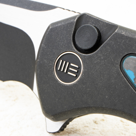 Нож WE Knife Button Lock Kitefin, CPM 20CV, Carbon Fiber / Black Titanium Handle - купить в интернет-магазине Blademan