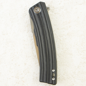 Нож Petrified Fish Magazine, Satin, D2, Carbon Black Handle, PFP02CS Нож Petrified Fish Magazine, Satin, D2, Carbon Black Handle, PFP02CS