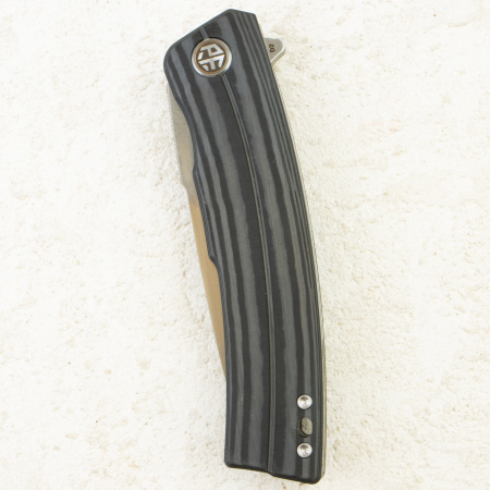 Нож Petrified Fish Magazine, Satin, D2, Carbon Black Handle, PFP02CS Нож Petrified Fish Magazine, Satin, D2, Carbon Black Handle, PFP02CS