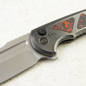 Нож WE Knife Sylox, Bead Blasted, M390, Titanium Gray/Lava FatCarbon Handle, WE24027-3 Нож WE Knife Sylox, Bead Blasted, M390, Titanium Gray/Lava FatCarbon Handle, WE24027-3