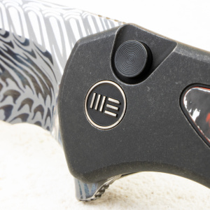 Нож WE Knife Button Lock Kitefin, Damasteel Fafnir, Carbon Fiber / BlackTitanium Handle - складной туристические ножи из стали Нож WE Knife Button Lock Kitefin, Damasteel Fafnir, Carbon Fiber / BlackTitanium Handle - складной туристические ножи из стали