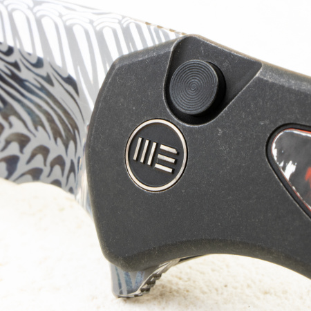 Нож WE Knife Button Lock Kitefin, Damasteel Fafnir, Carbon Fiber / BlackTitanium Handle - купить в интернет-магазине Blademan