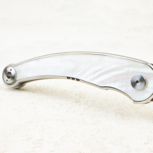 Нож QSP Dolphin, Mirror 14C28N, White Pearl Shell Handle, QS161-C Нож QSP Dolphin, Mirror 14C28N, White Pearl Shell Handle, QS161-C