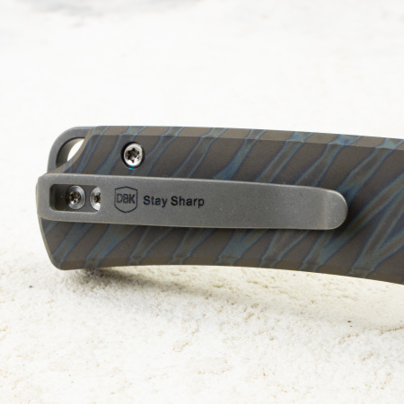 Нож WE Knife Nightblade, Gray Stonewashed CPM 20CV, Titanium Tiger Stripe Handle, WE22046-3 Нож WE Knife Nightblade, Gray Stonewashed CPM 20CV, Titanium Tiger Stripe Handle, WE22046-3