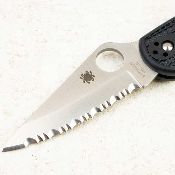 Нож Spyderco Delica 4, Serrated, VG-10, FRN Black, C11SBK