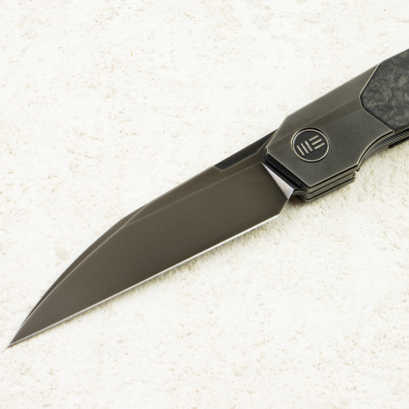 Нож WE Knife Brr15, Polished Gray, M390, Gray Titanium/ Shredded Carbon Fiber Handle, WE24007-3 Нож WE Knife Brr15, Polished Gray, M390, Gray Titanium/ Shredded Carbon Fiber Handle, WE24007-3