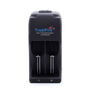 Зарядное устройство TrustFire TR-006 Зарядное устройство TrustFire TR-006 - купить в интернет-магазине Blademan