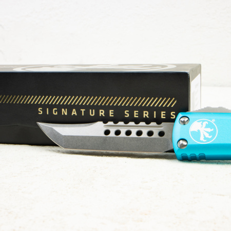 Нож Microtech UTX-85 Hellhound, Stonewash, M390, Aluminum Blue, 719-10 TQS, (Signature Series) Нож Microtech UTX-85 Hellhound, Stonewash, M390, Aluminum Blue, 719-10 TQS, (Signature Series)