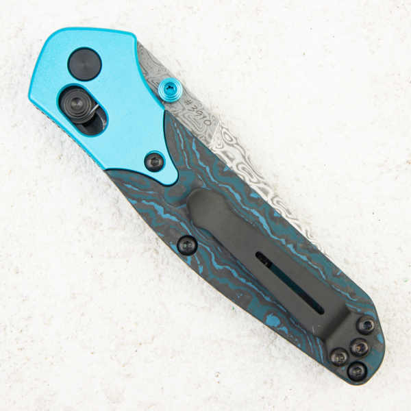 Нож Benchmade Mini Osborne, Gold Class, Damasteel, Carbon Fiber Arctic Storm, 945-221