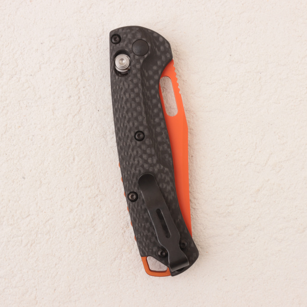 Нож Benchmade Mini Taggedout, MagnaCut, Black Carbon Fiber Handle, 15533OR-01