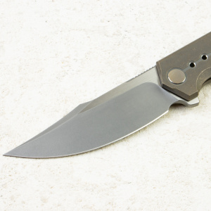 Нож WE Knife Kyklos, Gray Stonewashed, M390, Bronze Titanium Handle, WE23086-2 Нож WE Knife Kyklos, Gray Stonewashed, M390, Bronze Titanium Handle, WE23086-2