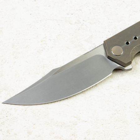 Нож WE Knife Kyklos, Gray Stonewashed, M390, Bronze Titanium Handle, WE23086-2 Нож WE Knife Kyklos, Gray Stonewashed, M390, Bronze Titanium Handle, WE23086-2