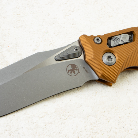 Нож Microtech Amphibian RAM-LOK,  Apocalyptic, M390, Aluminum Fluted Tan, 137RL-10 Нож Microtech Amphibian RAM-LOK,  Apocalyptic, M390, Aluminum Fluted Tan, 137RL-10