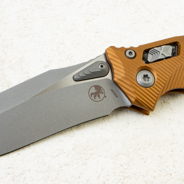 Нож Microtech Amphibian RAM-LOK,  Apocalyptic, M390, Aluminum Fluted Tan, 137RL-10 Нож Microtech Amphibian RAM-LOK,  Apocalyptic, M390, Aluminum Fluted Tan, 137RL-10