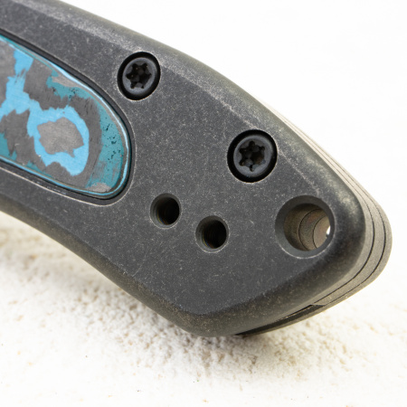 Нож WE Knife Button Lock Kitefin, CPM 20CV, Carbon Fiber / Black Titanium Handle - купить в интернет-магазине Blademan