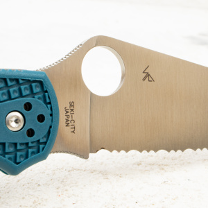 Нож Spyderco Police 4, Serrated, K390, FRN Blue, C07FS4K390 Нож Spyderco Police 4, Serrated, K390, FRN Blue, C07FS4K390