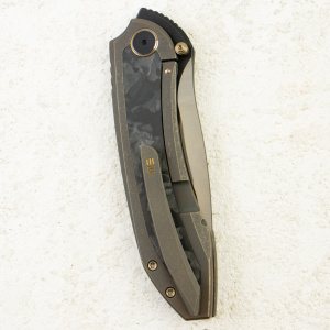 Нож WE Knife Winsome, Satin, M390, Bronze Titanium/ Marble Carbon Fiber Handle, WE23092-3 Нож WE Knife Winsome, Satin, M390, Bronze Titanium/ Marble Carbon Fiber Handle, WE23092-3