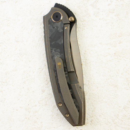 Нож WE Knife Winsome, Satin, M390, Bronze Titanium/ Marble Carbon Fiber Handle, WE23092-3 Нож WE Knife Winsome, Satin, M390, Bronze Titanium/ Marble Carbon Fiber Handle, WE23092-3