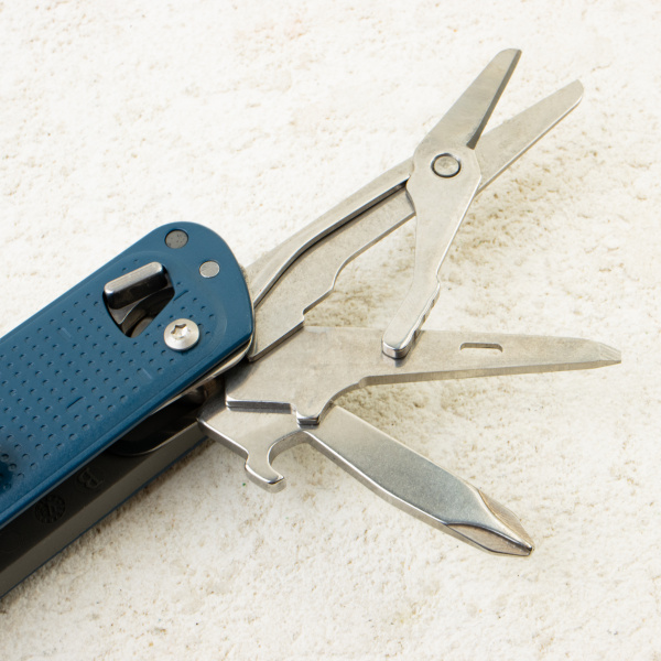 Мультитул Leatherman Free T4, Navy, 832879