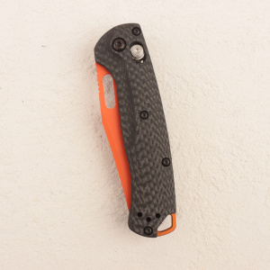 Нож Benchmade Mini Taggedout, MagnaCut, Black Carbon Fiber Handle, 15533OR-01
