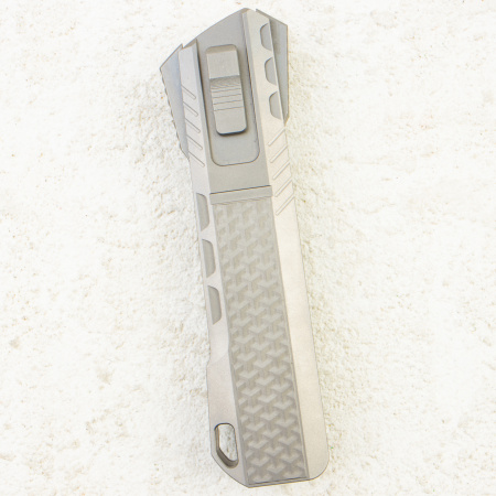 Нож Remette Sharp Leopard, M390, Titanium Gray Handle with Carbon Black/Pink, ZL301B Нож Remette Sharp Leopard, M390, Titanium Gray Handle with Carbon Black/Pink, ZL301B